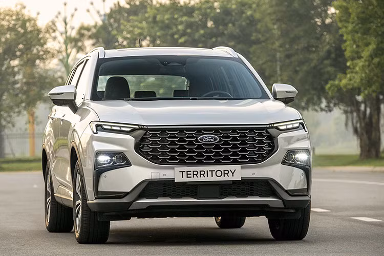 Tháng 1/2023, Ford Territory đạt doanh số 504 xe được bàn giao tới tay khách hàng. Kết quả này cũng đã nhanh chóng giúp "tân binh" của Ford dẫn đầu toàn phân khúc và góp mặt trong Top 10 xe bán chạy nhất tháng. Lợi thế về giá bán cùng thiết kế bắt mắt, trang bị tiện nghi hiện đại là những yếu tố chính tạo nên sức hút lớn cho Ford Territory mới.