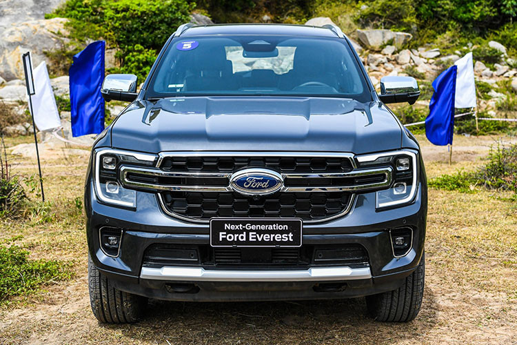 Tháng 1/2023, Ford Everest tiếp tục góp mặt vị trí thứ 4 trong danh sách 10 xe bán chạy nhất tháng với doanh sô 770 xe bán ra. Kể từ khi bước sang thế hệ mới, Ford Everest đã tạo được sức hút đáng nể khi liên tục có doanh số ấn tượng mặc dù khách hàng phải mua kèm "lạc".