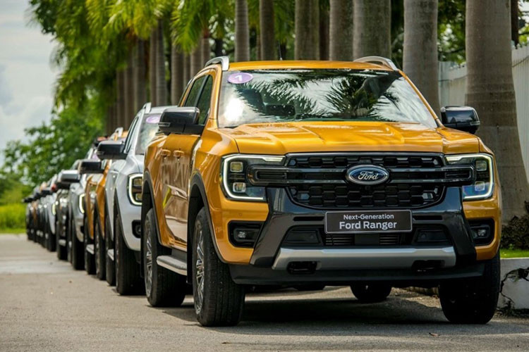 Tháng 1/2023, có 958 chiếc xe Ford Ranger được bán ra thị trường, giảm hơn 1.000 xe so với tháng 12/2022. Nhưng kết quả này vẫn giúp mẫu xe Ranger tăng lên 3 bậc lên vị trí thứ 2 trong bảng xếp hạng. Ford Ranger 2023 được lắp ráp trong nước với 6 phiên bản XL, XLS MT, XLS 2x4 AT, XLS 4x4 AT, XLT và Wildtrak.