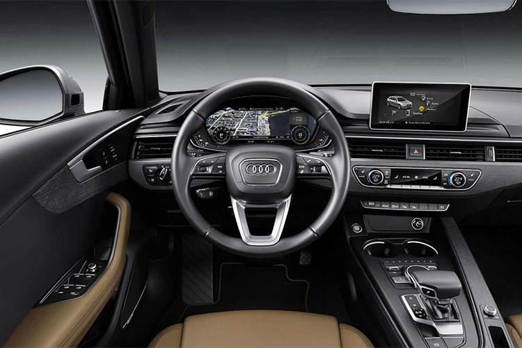 Tuy nhiên theo một số tiết lộ cho thấy, nội thất trong xe sẽ có họa tiết carbon và các ghế da màu đen thể thao. Khách hàng cũng có thể yêu cầu tùy chọn ghế thể thao màu Đỏ (Magma Red) hoặc các màu khác.