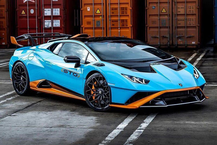 Dù không công bố chính xác giá xe Lamborghini Huracan STO là bao nhiêu, nhưng giới mê xe dự đoán Huracan STO đang chịu thuế cao nên giá lăn bánh tại Việt Nam có thể trên 32 tỷ đồng. Giá xe tại Hồng Kông tương đương khoảng 16,9 tỷ đồng, các đại gia Thái Lan phải chi ra 23 tỷ đồng để sở hữu siêu xe này.