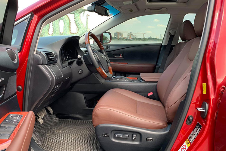 Cung cấp sức mạnh cho Lexus RX350 2009 thế hệ thứ 3 này sẽ vẫn là khối động cơ 2GR-FE, sản sinh ra công suất 204 mã lực tại 6.200 vòng/phút, mô-men xoắn cực đại 364 Nm tại 4.700 vòng/phút, kèm hộp số 6 cấp và công nghệ chuyển số thông minh (AI-Shift).