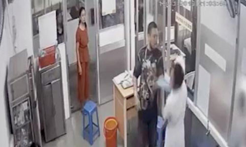 Danh gay xuong ham dieu duong: Nu ho sinh co tham gia kich dong?