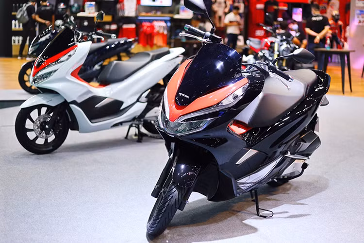 Mẫu xe ga Honda Forza cỡ lớn là dòng maxi-scooter nổi tiếng tại nhiều thị trường xe máy lớn trên thế giới nhờ vào hiệu năng vận hành tốt, công nghệ hỗ trợ hữu ích và cảm giác lái thoải mái.