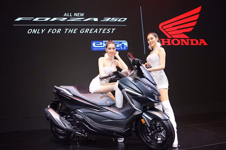 Tại thị trường Thái Lan, giá xe Honda Forza 350 được niêm yết 173.500 Baht, tương đương 128 triệu đồng. Xe có 4 tùy chọn màu gồm Đen, Đen Đỏ, Xanh Đen và Xanh Trắng.