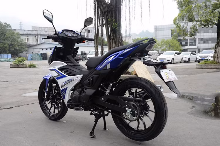 Được chính thức ra mắt tại thị trường Philippines, giá xe Rusi Flash 150 2021 có mức bán ra khoảng 70.000 peso (tương đương với khoảng 33,7 triệu đồng). Mức giá này rẻ hơn so với Honda Winner và Yamaha Exciter tại thị trường Philippines.