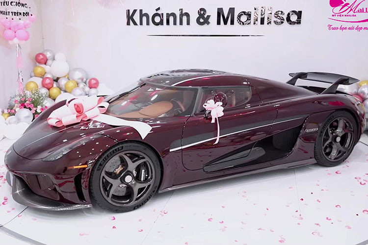 Vợ của Hoàng Kim Khánh sau đó đã chia sẻ những cảm nghĩ với câu nói để lại ấn tượng mạnh là "Tặng chồng yêu món quà hết sức đặc biệt vì trên thế giới này chỉ có 80 chiếc xe như vậy được sản xuất nhưng ông xã của em chỉ có 1 mà thôi".