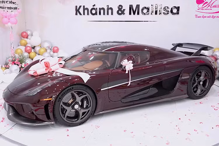 Vợ của Hoàng Kim Khánh sau đó đã chia sẻ những cảm nghĩ với câu nói để lại ấn tượng mạnh là "Tặng chồng yêu món quà hết sức đặc biệt vì trên thế giới này chỉ có 80 chiếc xe như vậy được sản xuất nhưng ông xã của em chỉ có 1 mà thôi".