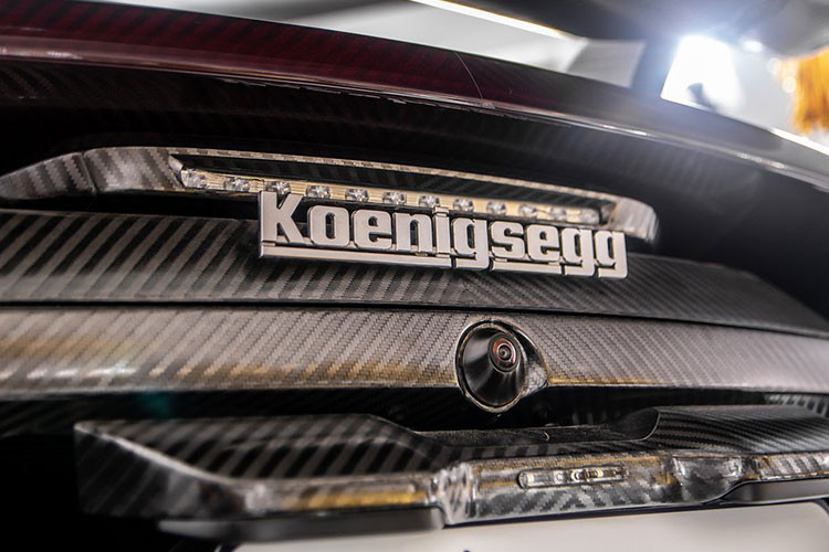 Hệ dẫn động hybrid của siêu xe bom tấn Koenigsegg Regera duy nhất về dải đất hình chữ S sở hữu khả năng tăng tốc từ vị trí xuất phát lên 100 km/h trong thời gian 2,8 giây trước khi đạt vận tốc tối đa 400 km/h.