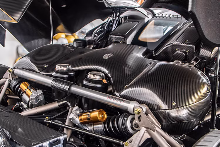 Dòng siêu xe Koenigsegg Regera khi ra mắt đã nhận được rất nhiều sự quan tâm của đại gia trên toàn thế giới vì đây là 1 trong những siêu phẩm hiếm hoi lọt vào phân khúc megacar. Chính vì điều này mà khi có một chiếc xe Koenigsegg Regera được đại gia Việt mang về đã khiến không ít người yêu xe ở Đông Nam Á bất ngờ.