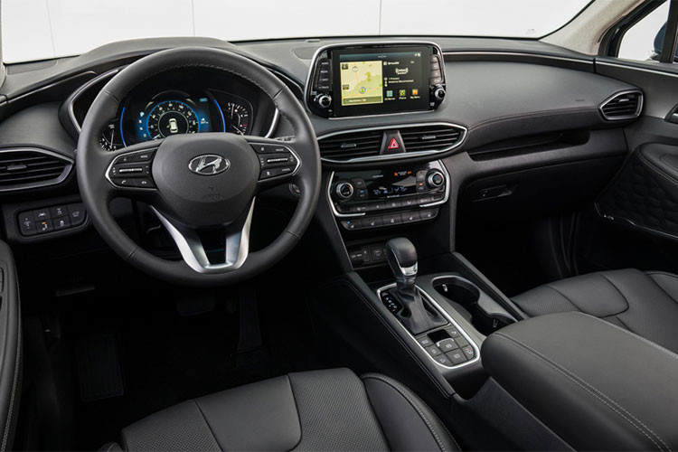 Chưa rõ nội thất bên trong nhưng những trang bị hiện đại nhất của Hyundai (trừ Genesis) chắc chắn sẽ có mặt trên mẫu SUV cỡ lớn Palisade mới này, bao gồm cả hàng ghế thứ 2 có thể trượt bằng 1 nút bấm để thuận tiện cho hàng nghế thứ 3 với 3 chỗ ngồi cho cả người lớn.