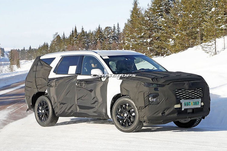 Ngoài ra Hyundai Palisade 2019 còn có phiên bản máy dầu 4 xi lanh dung tích 2.2 lít công suất 190 mã lực, mô men xoắn 436 Nm cho những khách hàng không yêu cầu quá cao về sức mạnh. Nhiều khả năng một phiên bản hybrid và EV cũng sẽ được cung cấp tới tay người tiêu dùng.