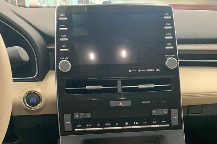 Bên dưới nắp ca-pô, Toyota Avalon Limited 2019 được trang bị động cơ xăng V6, dung tích 3,5 lít mạnh mẽ, sản sinh công suất tối đa 301 mã lực tại tua máy 6.600 vòng/phút và mô-men xoắn cực đại 362 Nm tại tua máy 4.700 vòng/phút. Động cơ đi kèm với hệ dẫn động cầu trước và hộp số tự động 8 cấp.