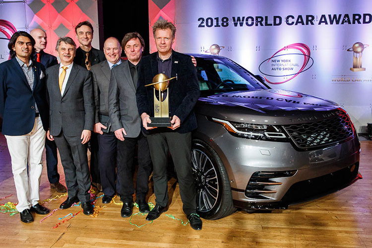 Chiếc SUV hạng sang Range Rover Velar mới đã vượt qua Volvo XC60 và Lexus LC 500 để giành giải thưởng chiếc xe có thiết kế đẹp nhất thế giới năm 2018, chinh phục ban giám khảo của hệ thống giải thưởng World Car Awards bao gồm 82 nhà báo chuyên ngành xe có tầm ảnh hưởng tới từ 24 quốc gia.