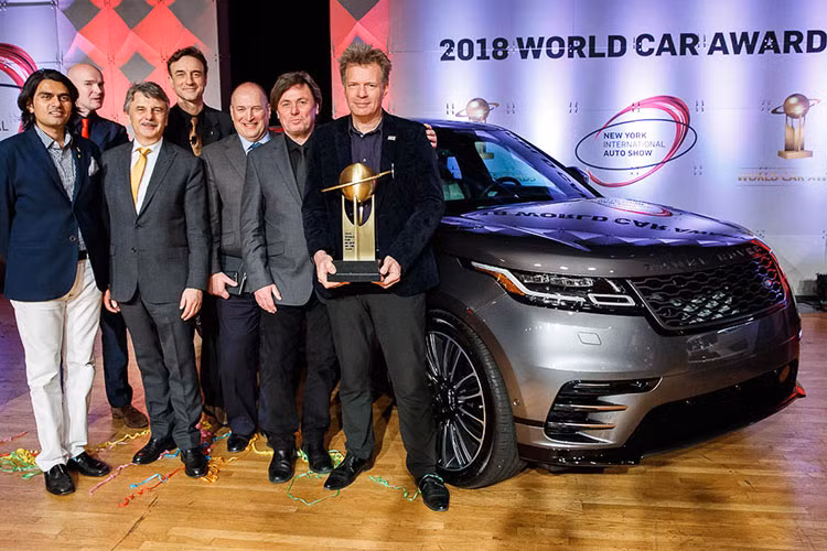 Chiếc SUV hạng sang Range Rover Velar mới đã vượt qua Volvo XC60 và Lexus LC 500 để giành giải thưởng chiếc xe có thiết kế đẹp nhất thế giới năm 2018, chinh phục ban giám khảo của hệ thống giải thưởng World Car Awards bao gồm 82 nhà báo chuyên ngành xe có tầm ảnh hưởng tới từ 24 quốc gia.