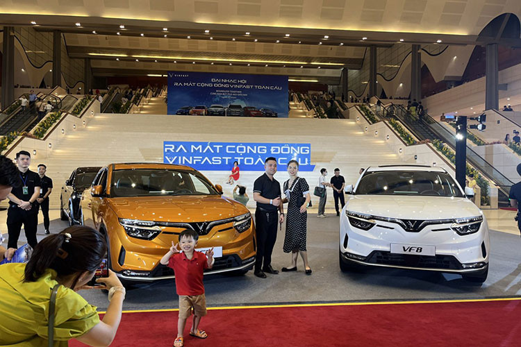 Hon 3.000 nguoi tham du dai nhac hoi Cong dong VinFast toan cau