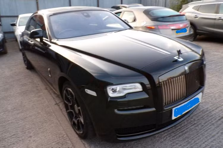 Rolls-Royce Ghost pham luat bi canh sat tich thu, len san dau gia