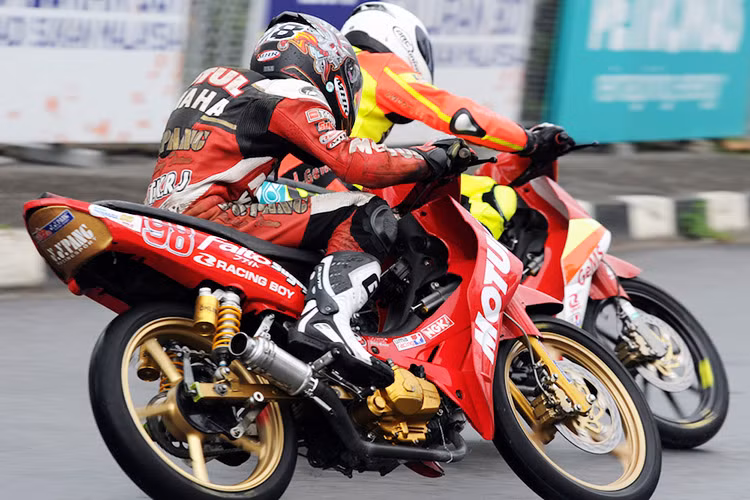 Những vòng đua tốc độ vô cùng gay cấn, những pha trình diễn đẹp mắt của các tay đua chuyên nghiệp cũng là cơ hội cho khách tham quan khám phá những sản phẩm tân tiến dành riêng cho môtô, hứa hẹn sẽ thu hút hơn 30.000 lượt khán giả tham dự những trải nghiệm tuyệt vời nhất.