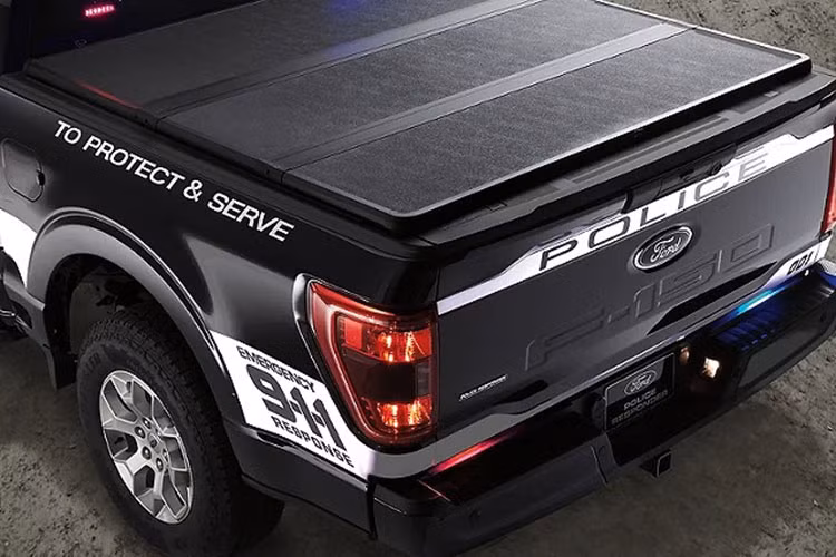 Con số tốc độ của siêu bán tải Ford F-150 Police Responder 2021 mới này nhanh hơn 1,2 giây so với mẫu trước và nhanh hơn ít nhất 0,4 giây so với chiếc xe được thử nghiệm bởi cảnh sát Michigan.