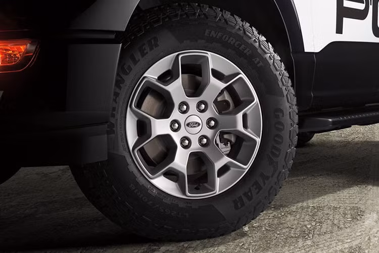 Khả năng đạt tốc độ 160 km/h giờ đây nhanh hơn 3,7 giây so với mẫu năm ngoái ở thời gian cụ thể 13,1 giây – nhanh nhất 0,8 giây so với đối thủ gần nhất. Tốc độ tối đa của xe giờ đây là 192 km/h so với 168 km/h của năm 2020.