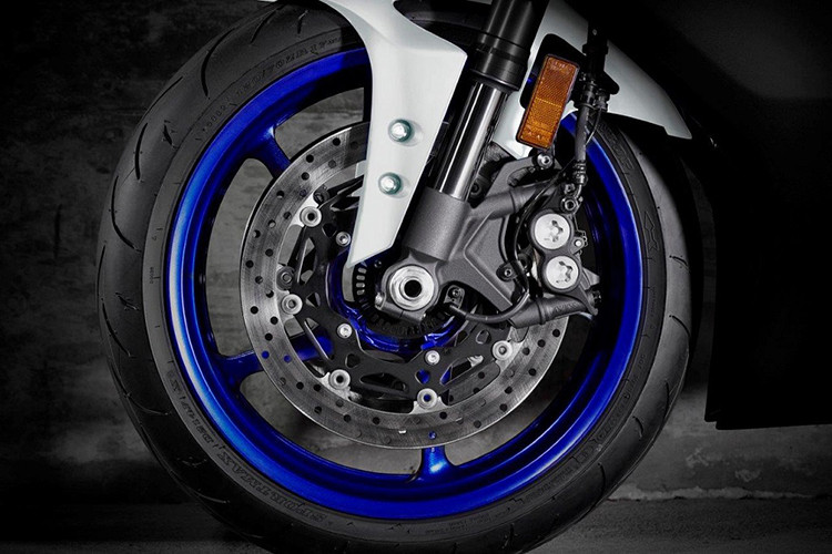 Tuy nhiên, tại thị trường châu Âu thì phiên bản trường đua của Yamaha R6 vẫn sẽ tiếp tục được bán ra. Thậm chí chiếc xe này còn phục vụ cho giải đua nổi tiếng BSB - British Superbike Championship năm 2020 này.