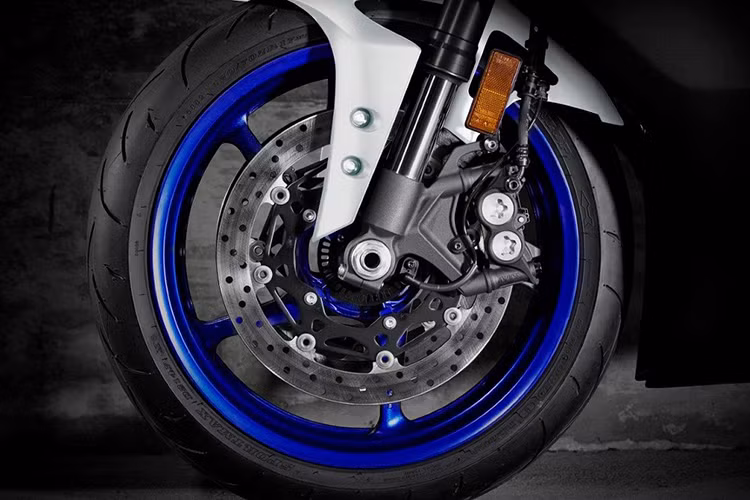 Tuy nhiên, tại thị trường châu Âu thì phiên bản trường đua của Yamaha R6 vẫn sẽ tiếp tục được bán ra. Thậm chí chiếc xe này còn phục vụ cho giải đua nổi tiếng BSB - British Superbike Championship năm 2020 này.