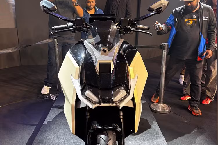 Ultraviolette Tesserac chạy điện là một chiếc scooter được trang bị động cơ không vượt quá 2W, sử dụng công nghệ từ ngành ôtô và ứng dụng vào phương tiện hai bánh.