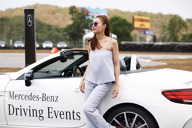 Từng xuất hiện tại VIMS 2016, AMG SLC 43 là mẫu xe mang đậm "chất thể thao" nhất, và cũng là mẫu xe giá rẻ nhất. Ra mắt lần đầu vào năm 2011 và đổi tên thành SLC vào cuối năm 2015, Mercedes-Benz cũng ngay lập tức nâng cấp lớn giữa vòng đời cho chiếc xe đậm chất thể thao này.