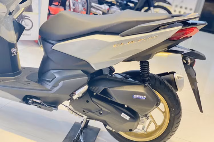 Đáng tiếc là Click 160 2025 vẫn chưa được tích hợp công nghệ chống bó cứng phanh (ABS), mà chỉ đang sử dụng công nghệ phanh kết hợp (CBS).