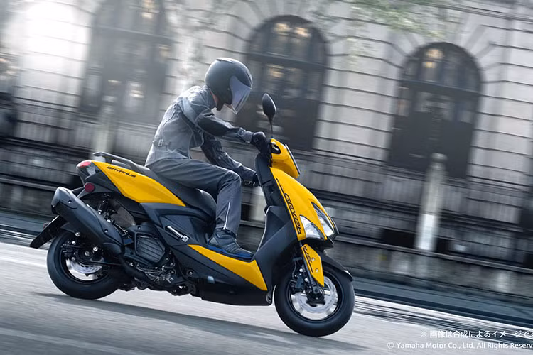 Mức giá xe Yamaha Cygnus Gryphus 2025 tại thị trường quê nhà Nhật Bản bán ra từ 374.000 yên (tương đương khoảng 67,5 triệu đồng).