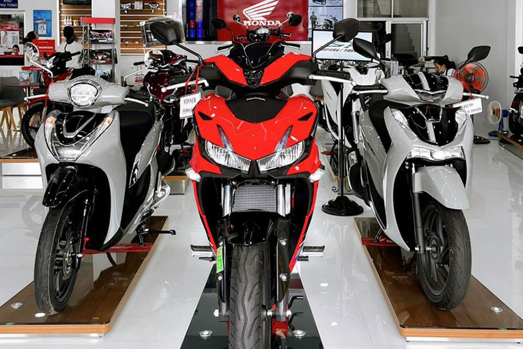 Doanh so oto va xe may Honda tiep tuc giam trong thang 2/2023