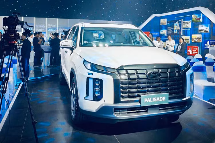 Hoạt động này nằm trong kế hoạch dự kiến xuất khẩu hơn 4.000 xe Hyundai của HTMV sang các nước trong khu vực giai đoạn 2024 -2025. Trong đó, Hyundai Palisade lắp ráp Việt Nam là mẫu SUV cao cấp nhất của Hyundai, được sản xuất và phân phối tại Việt Nam từ tháng 9/2023.