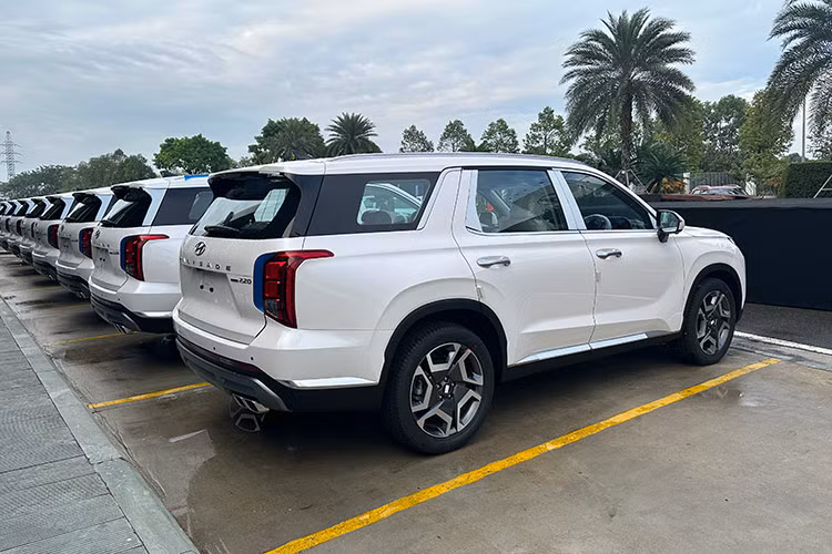 Ông Nguyễn Minh Sơn, Tổng Giám đốc HTMV chia sẻ: "Chúng tôi tự hào khi sản phẩm của mình được yêu thích không chỉ trong nước mà còn trên thị trường quốc tế. Chúng tôi cam kết sẽ không ngừng nỗ lực để mang đến những sản phẩm chất lượng cao cho khách hàng và góp phần phát triển bền vững cho ngành công nghiệp ôtô Việt Nam."