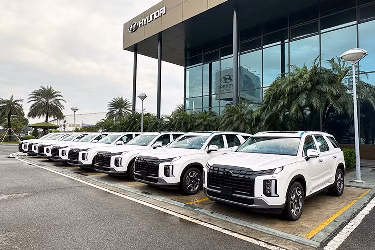 Đáng chú ý, với tỷ lệ nội địa hóa trên 40%, Hyundai Palisade không chỉ đáp ứng các yêu cầu kỹ thuật khắt khe mà còn đủ điều kiện hưởng các ưu đãi thuế quan từ Hiệp định Thương mại Tự do ASEAN (AFTA), tạo lợi thế cạnh tranh lớn khi xuất khẩu ra thị trường quốc tế.
