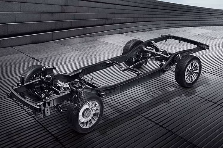 Kia có kế hoạch trình làng nhiều cấu hình xe khác nhau, với phiên bản đầu tiên dự kiến sẽ có cấu hình cabin đôi được trang bị động cơ diesel. Theo đó, phiên bản cabin đôi này ước tính có sức chở hàng hóa khoảng 1.000kg và sức kéo tối đa là 3.500kg.