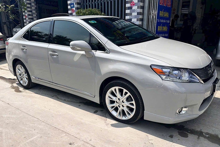 Với tầm tiền chi ra cho một chiếc sedan hạng sang Lexus với tuổi đời 15 năm này, người mua sẽ cân nhắc giữa một chiếc sedan hạng sang hiếm gặp và một mẫu xe phổ thông đời mới, dễ bảo dưỡng như Kia K3.