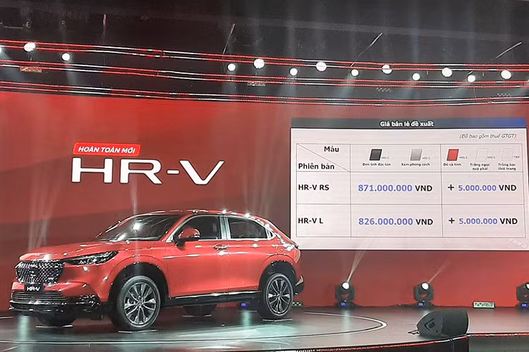 Giá xe Honda HR-V 2022 tại Việt Nam được niêm yết lần lượt là 826 triệu đồng cho phiên bản L, 871 triệu đồng cho phiên bản RS. Mỗi phiên bản đều có 3 màu đặc biệt, giá bán đắt hơn 5 triệu đồng.