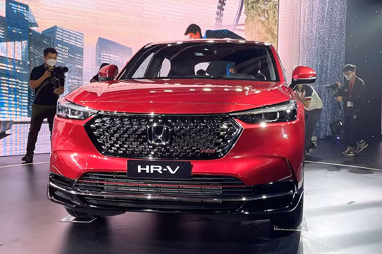 So với các đối thủ, Honda R-V 2022 có chiều dài tốt hơn các mẫu SUV hạng B như Mazda CX-3 (4.275 mm) hay Kia Sonet (4.385 mm).