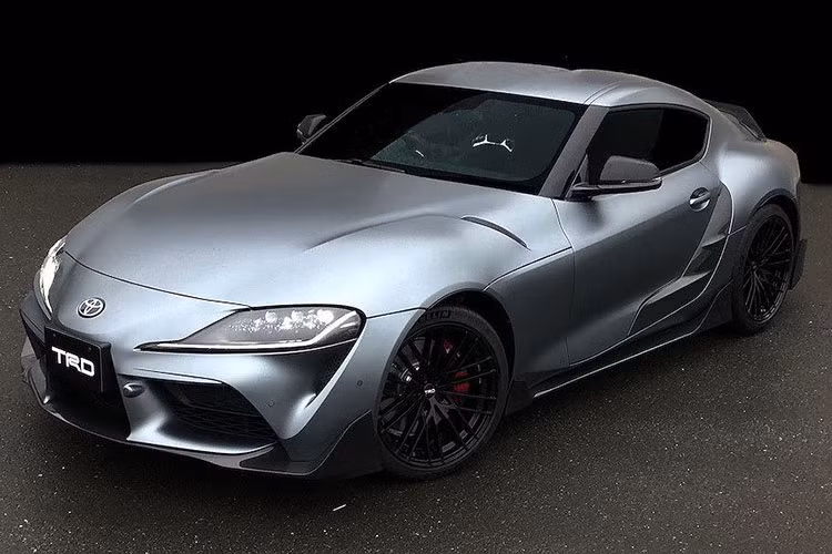 Sau 17 năm vắng bóng, mẫu xe thể thao huyền thoại Toyota Supra đã chính thức tái xuất với thế hệ thứ 5 tại triển lãm Detroit 2018 vừa qua. Ngay lập tức sau khi Supra Mk.V được công bố, chiếc xe đã trở thành chủ đề bàn luận "nóng" và được những hãng phụ kiện độ lớn quan tâm phát triển các "đồ chơi" dành riêng cho nó.