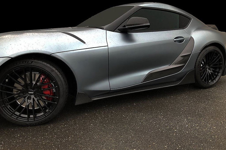 Ở xung quanh bodykit nguyên bản của chiếc xe, TRD đã gắn thêm các cánh gió khác nhau, cũng như nối dài cánh đuôi phía sau bằng nẹp ốp. Toàn bộ các chi tiết lắp thêm này đều được làm từ sợi carbon để không khiến trọng lượng của chiếc xe tăng lên quá nhiều.