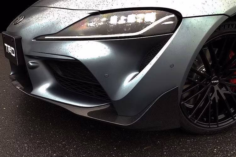 Với lợi thế là hãng độ "cây nhà lá vườn" của Toyota, TRD được tiếp cận sớm với Supra hơn mọi công ty khác trên Thế giới khi phải tới mùa hè năm nay, những hãng khác mới có thể bắt đầu nghiên cứu thiết kế những phụ tùng độ cho xe.