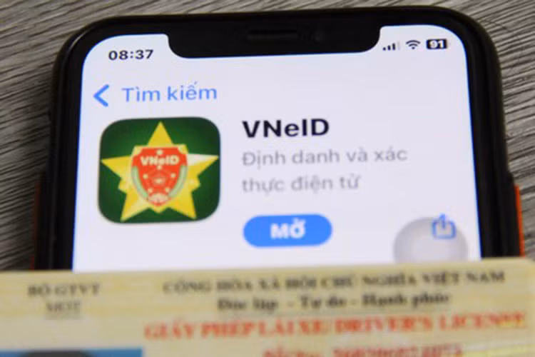 Xuat trinh bang lai xe qua VNeID co duoc CSGT chap nhan?-Hinh-2