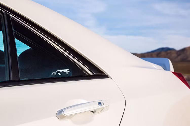 Cadillac ATS-V Cadillac Championship Edition 2018 sẽ có giá bắt đầu từ 72.190 USD (khoảng 1,6 tỷ đồng) cho bản sedan và 74.390 USD (1,68 tỷ đồng) cho bản coupe. Phiên bản sedan CTS-V Championship Edition2018 sẽ bắt đầu ở mức 105.730 USD (2,3 tỷ đồng), tương đương BMW M5.