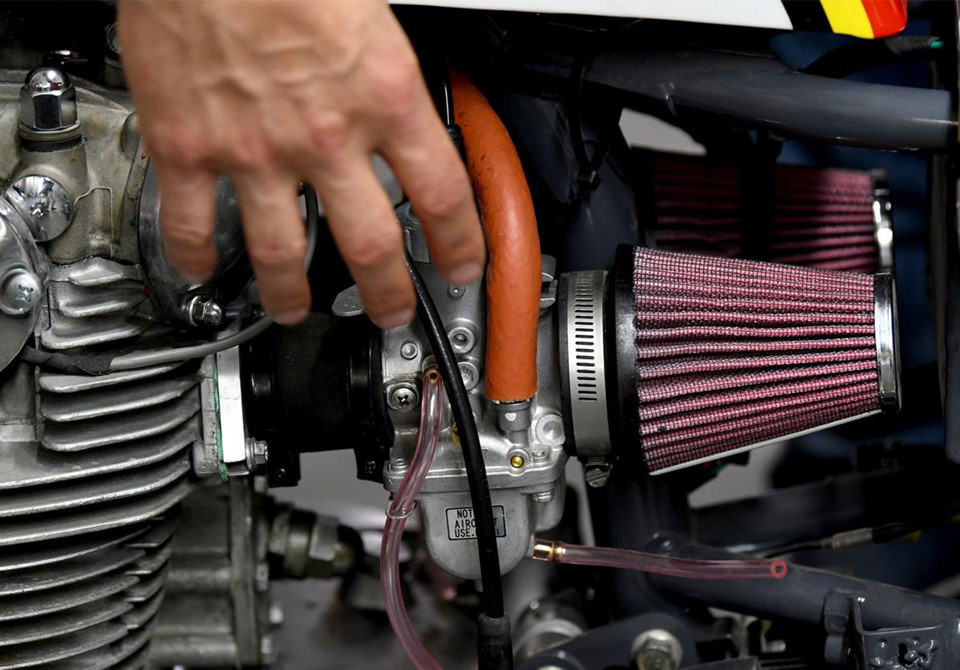 Mặc dù không tiết lộ chính xác quá trình biến đổi chiếc xe môtô, nhưng Ryan cho biết anh đã mất nhiều tháng để nghiên cứu kỹ thuật và nhờ sự giúp đỡ từ bạn bè để chế tạo. Ryan cũng chia sẻ anh chưa từng có kinh nghiệm về việc độ xe và cũng chưa đua xe bao giờ. 