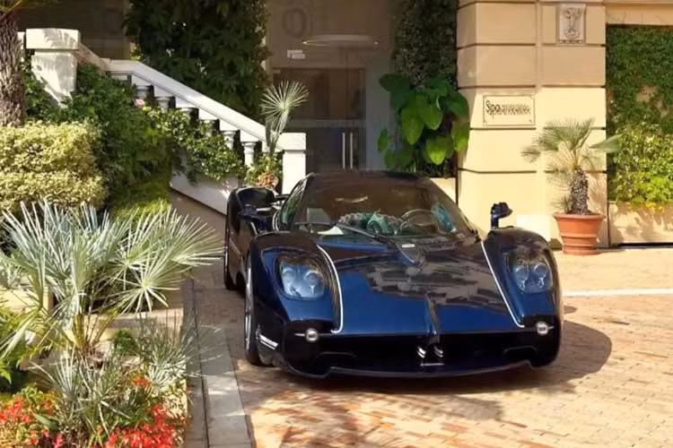  Pagani Utopia là hypercar được hãng xe giới thiệu là sản phẩm kế nhiệm của huyền thoại “thần gió” Huayra. Xe được ra mắt từ tháng 9/2022, mãi đến nay, siêu xe triệu đô Pagani Utopia đầu tiên mới chính thức được bàn giao đến tay khách hàng.