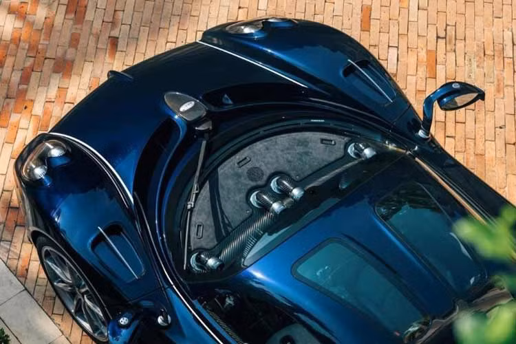 Cái tên Utopia bắt nguồn từ nhan đề một cuốn sách triết học nổi tiếng của Thomas More, xuất bản năm 1916, với nội dung về xã hội không tưởng trong tương lai. Dịch sang tiếng Việt, từ Utopia mang ý nghĩa là Địa đàng trần gian.