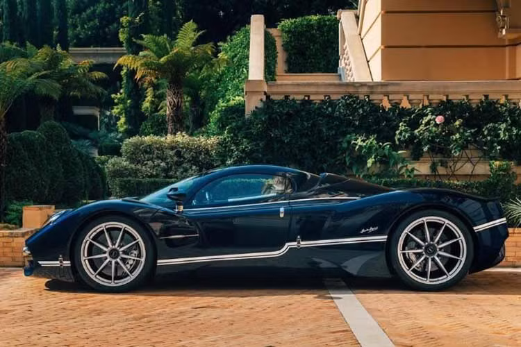 Siêu xe Pagani Utopia 2023 mới thay thế cho "đàn anh" là thần gió Huayra hàng đầu của Pagani. Ra mắt vào tháng 9 năm 2022, Utopia chỉ được sản xuất với số lượng 99 chiếc và tất cả đều đã có chủ nhân.