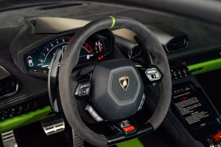 Lamborghini Huracan Tecnica hon 19 ty gan bien 