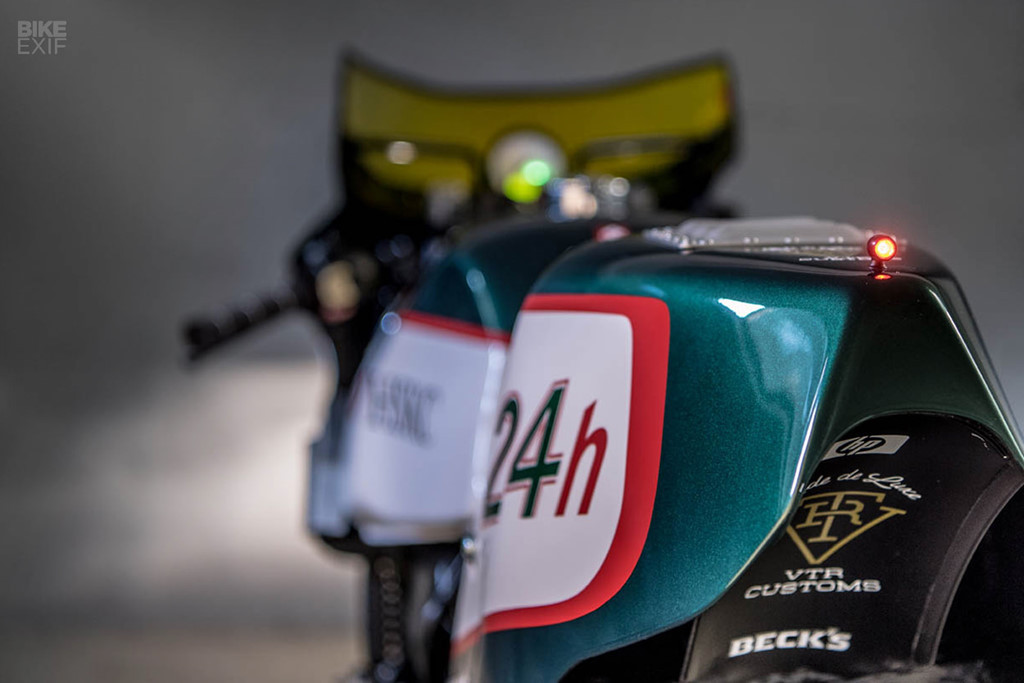 Phần đuôi bằng nhựa ban đầu quá nặng nên Dani đã cắt gọn, tạo phong cách hiện đại và làm nó hòa hợp với đường nét tổng thể. Để tạo cảm giác nhẹ hơn, anh ấy gắn một lưới nhôm lên trên phần đuôi mới này.