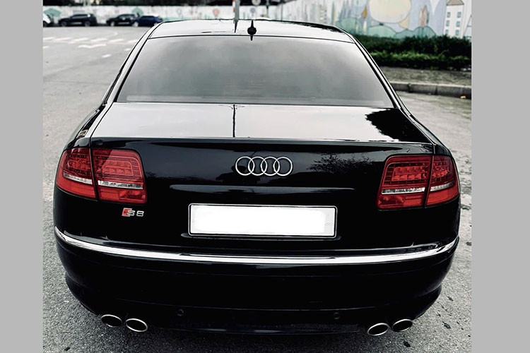 Tuy nhiên, do đã qua gần 17 năm sử dụng, việc xem xét tình trạng và chi phí bảo trì là yếu tố quan trọng trước khi quyết định sở hữu chiếc xe này.